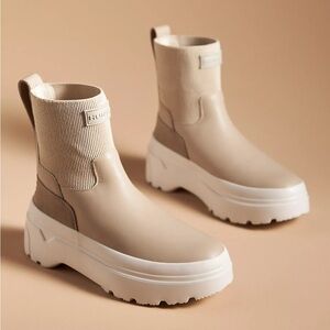 Hunter Beige Ankle Boots